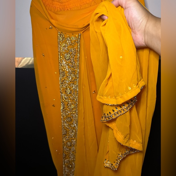 Women’s Traditional Indian Saree draped skirt Set with beading and embroidery - Picture 14 of 16